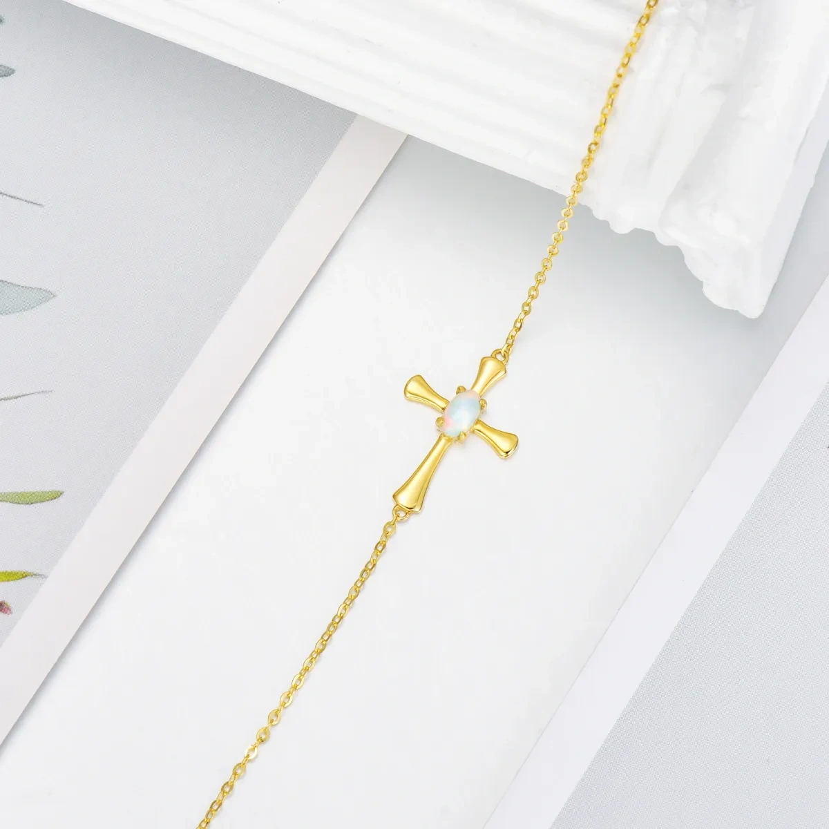 Bracelet en or 14K avec pendentif croix en forme d'opale ovale-4