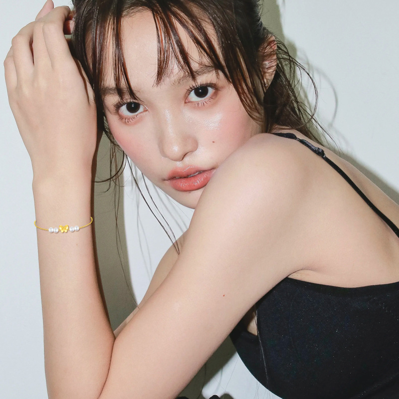 Armband aus 10-karätigem Weißgold mit Perlen und Schmetterlingsanhänger-2