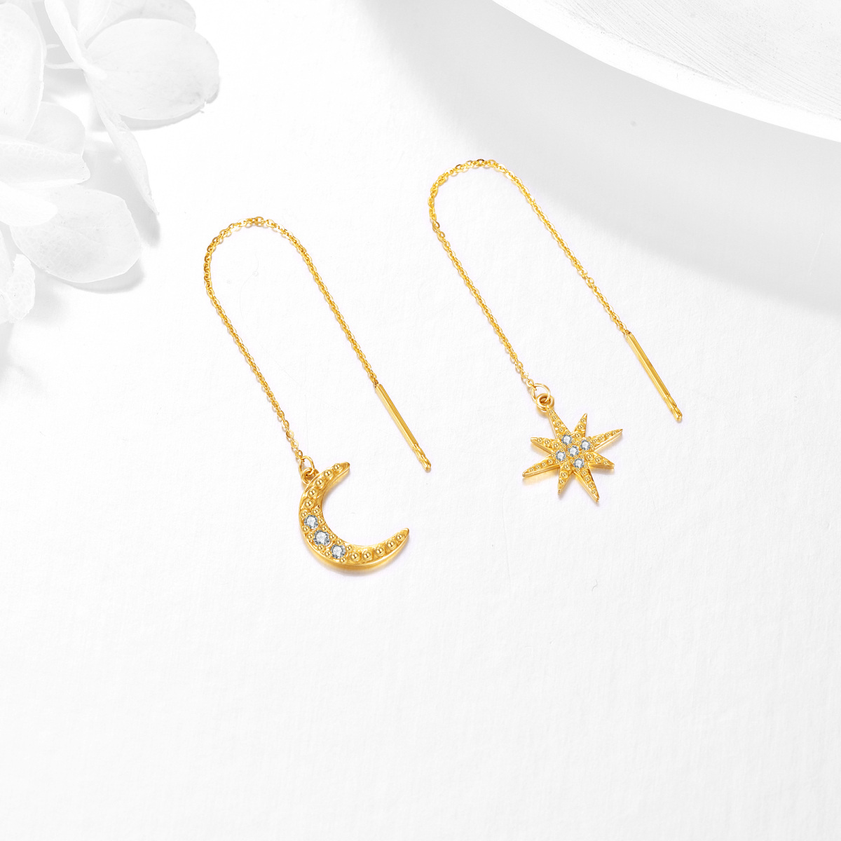 Pendientes colgantes de luna y estrella con circonita cúbica en oro de 14 quilates-3