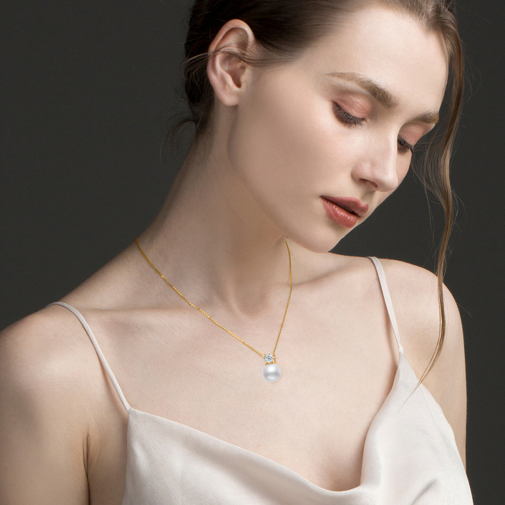 Colar com pingente de pérola em ouro 10K com moissanite de corte princesa-2
