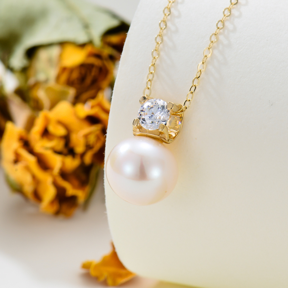 Colar com pingente de pérola em ouro 10K com moissanite de corte princesa-3