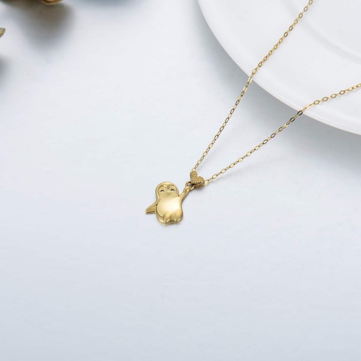 Collana con ciondolo a forma di cuore e pinguino in oro 14K-4