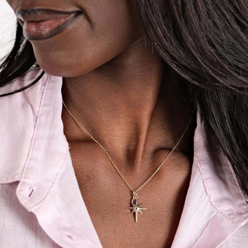 Collar con colgante de brújula y piedra natal personalizada con circonita cúbica en oro blanco de 10 quilates-2