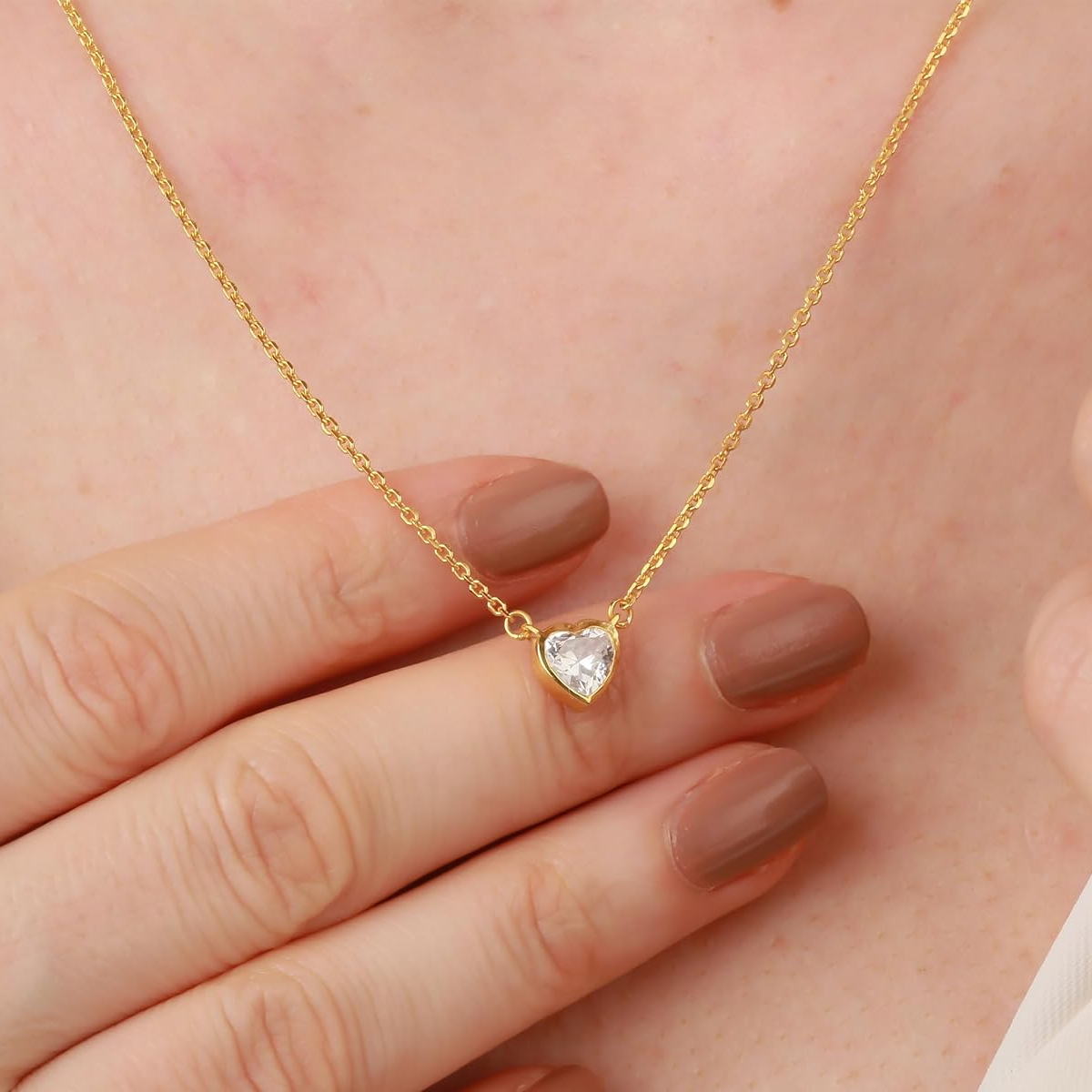 Collar con colgante de corazón con piedra de nacimiento personalizada de circonita cúbica en oro de 14 quilates-2