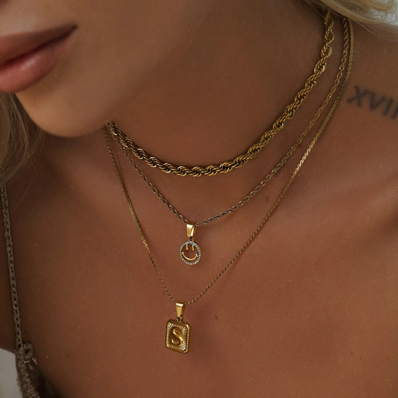 Collier personnalisé en or 18K avec initiale-4