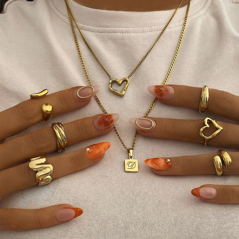 Collar con inicial personalizada en oro blanco de 18 quilates sin piedras.-2