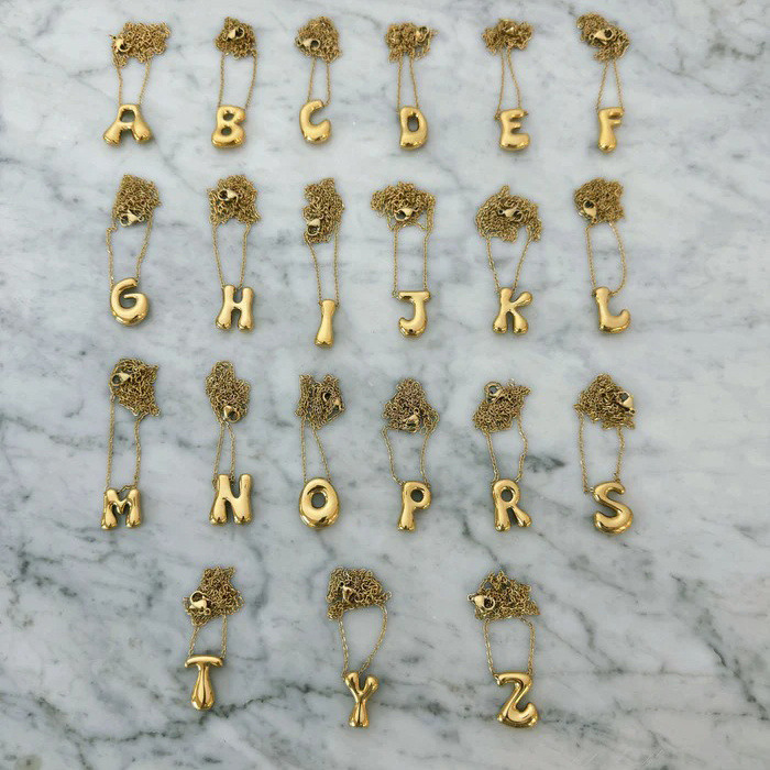 Collar con inicial personalizada en oro rosa de 10 quilates sin piedras, con la letra inicial M.-4