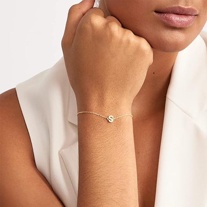 Personalisiertes Armband mit Anfangsbuchstaben-Anhänger aus 14 Karat Gold für Damen-2