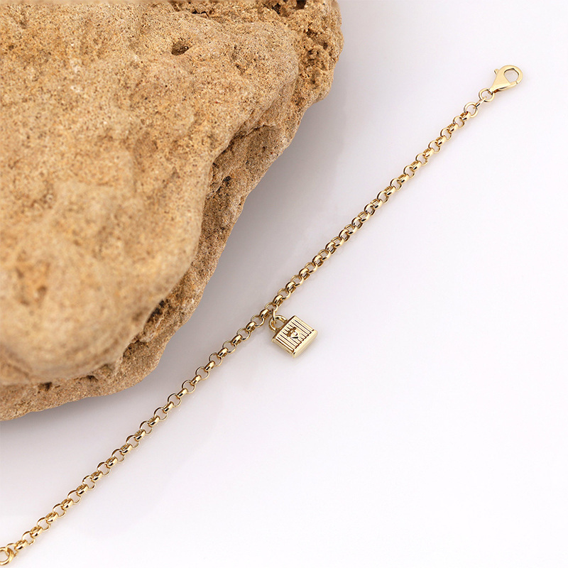 Pulseira de senhora com pendente personalizado em ouro 10K e inicial do nome.-3