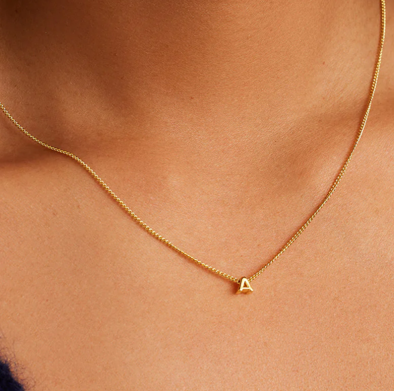 Collar con colgante de letra inicial personalizada en oro de 14 quilates-2