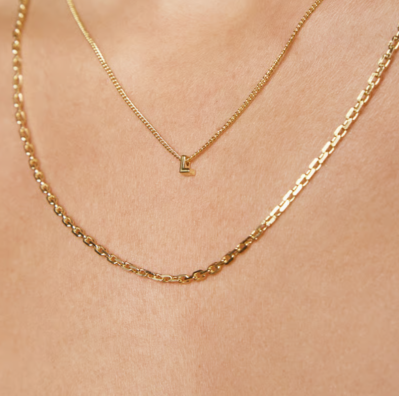 Collar con colgante de letra inicial personalizada en oro de 14 quilates-3