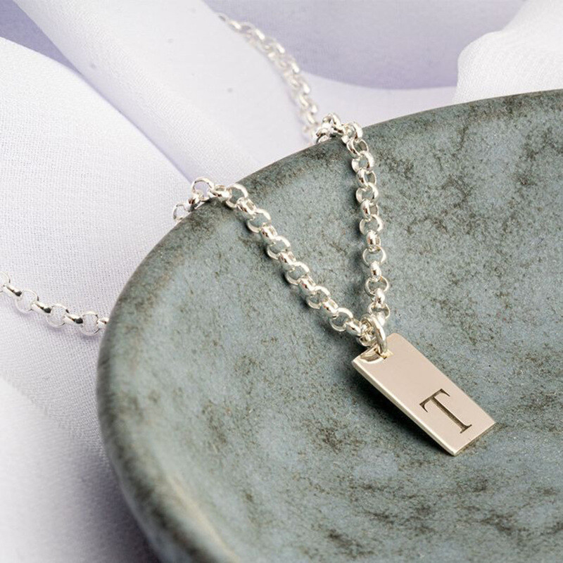 Collar con colgante de letra inicial personalizada en oro de 14 quilates-4