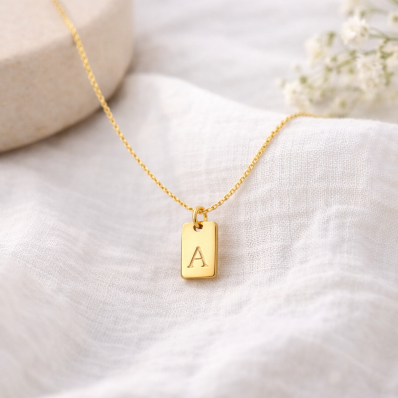 Collar con colgante de inicial personalizada en oro blanco de 10 quilates-3