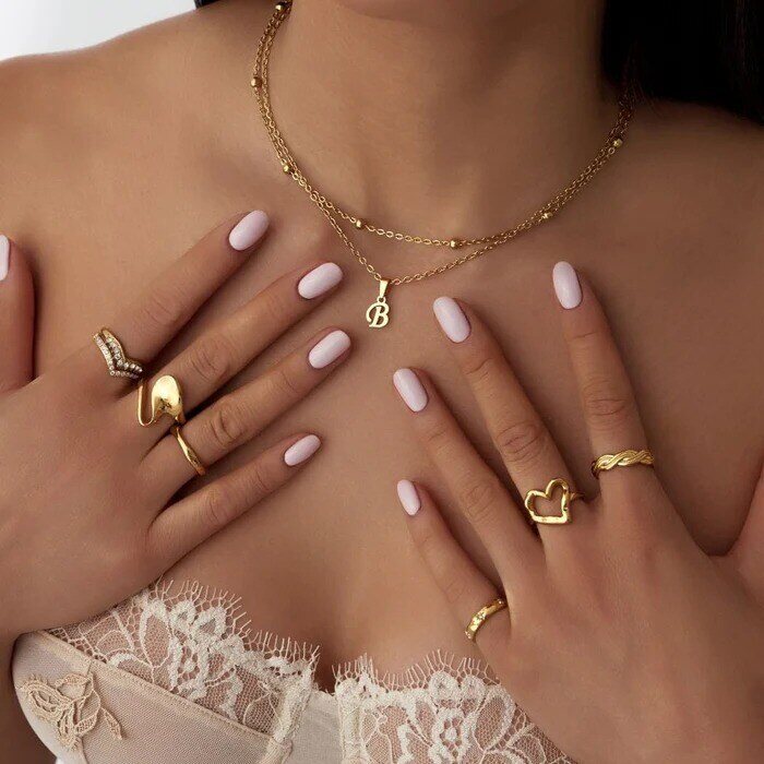 Collar con inicial personalizada de platino con baño de oro blanco, sin piedras, con la letra inicial K.-2