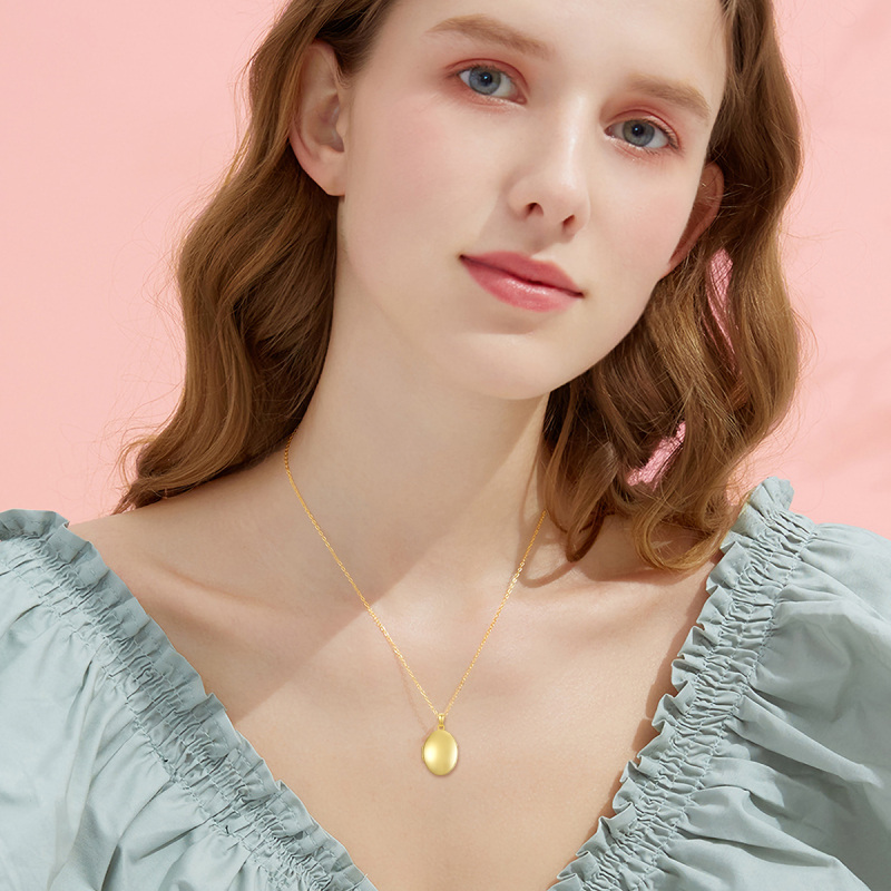 Collier pendentif ovale personnalisé en or 14 carats avec photo-2