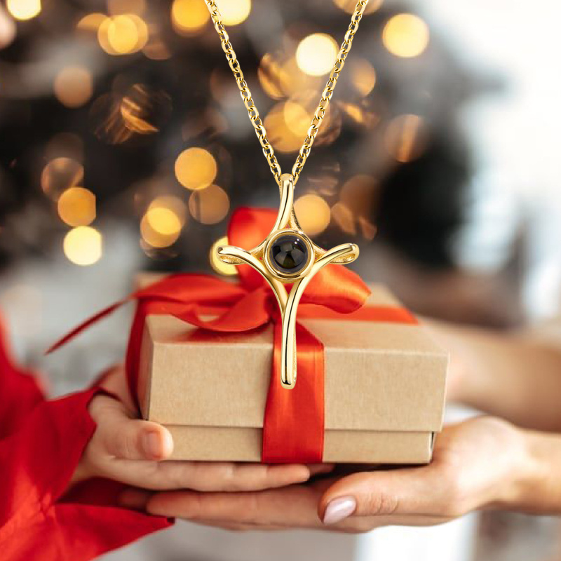 Collar de cruz de proyección personalizado de oro de 18 quilates para mujer-5