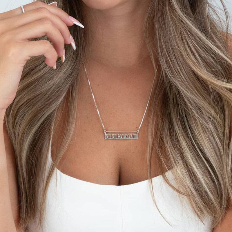 Collier bar en or 14K personnalisé avec chiffres romains-3