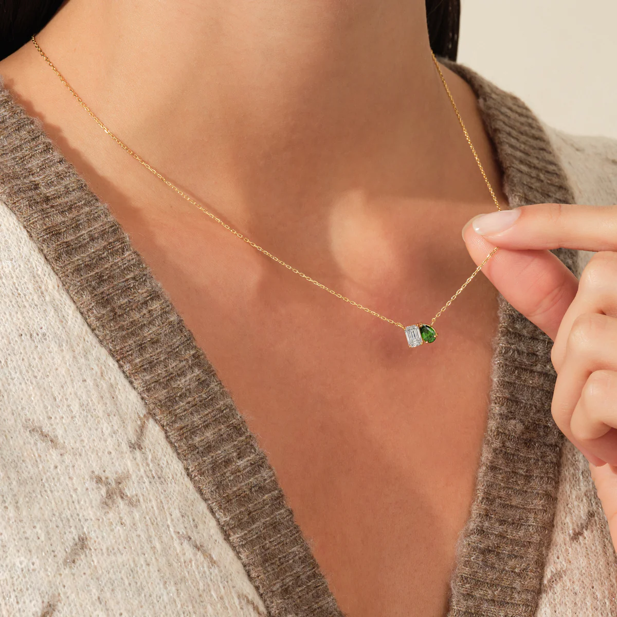 Collar con colgante personalizado de oro de 14 quilates con corte princesa y corte pera para hermanas con piedra de nacimiento-2