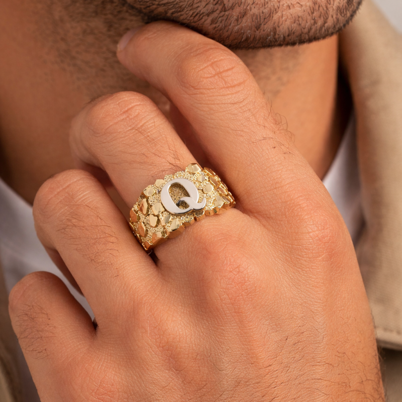 Anillo de pepita con inicial personalizada en oro blanco y oro amarillo de 14 quilates para hombre-2