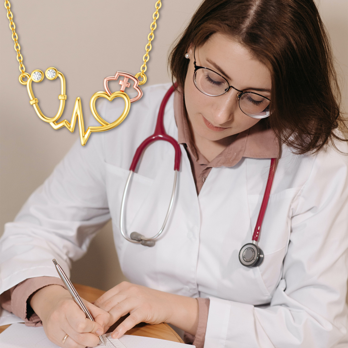 Collar con colgante de estetoscopio de circonita cúbica de dos tonos de oro de 14 quilates para mujer-3