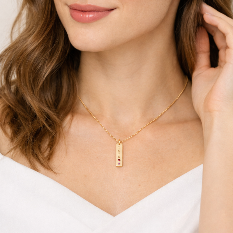 Collar colgante de oro de 14 quilates con piedra natal de corte redondo y grabado personalizado y barra-2