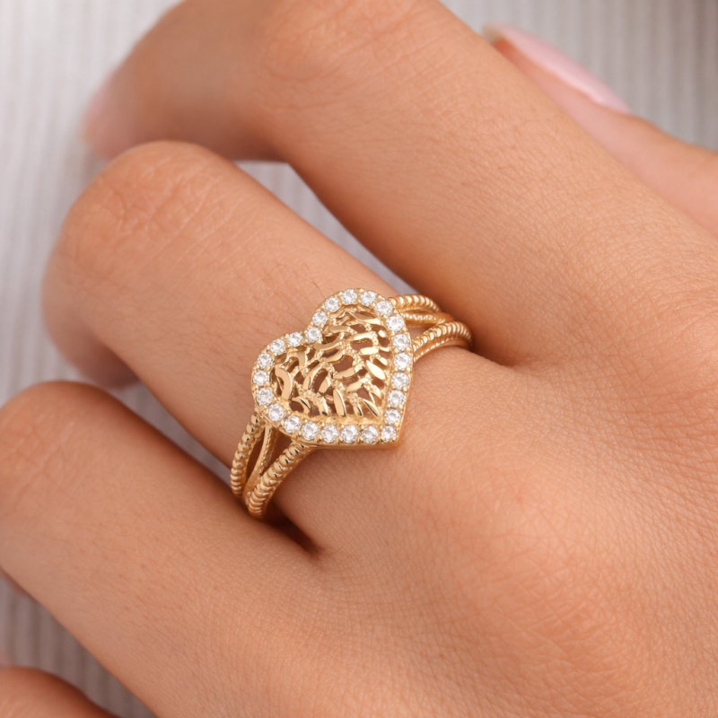 Anillo de boda en forma de corazón con moissanita de corte redondo en oro de 14 quilates-2