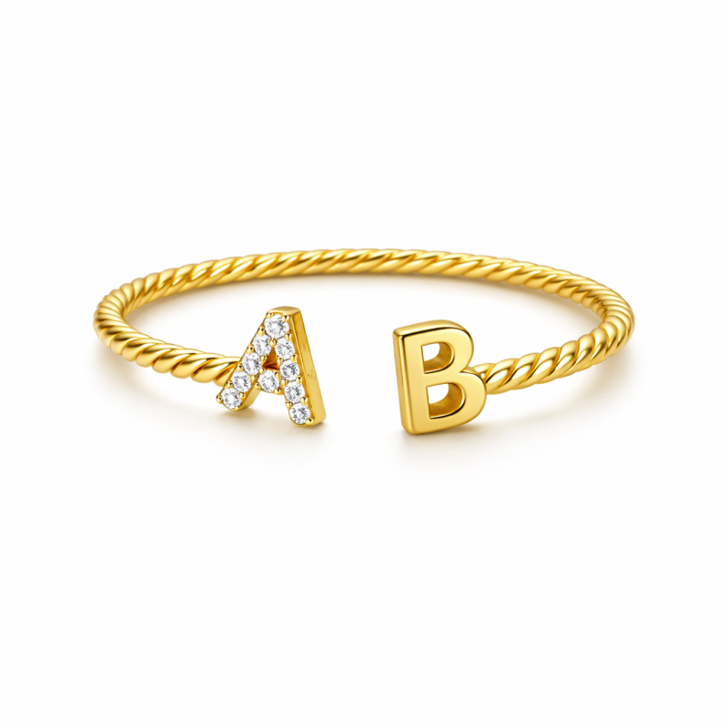 Anillo con inicial personalizado de oro de 14 quilates con diamante de moissanita de corte redondo-4