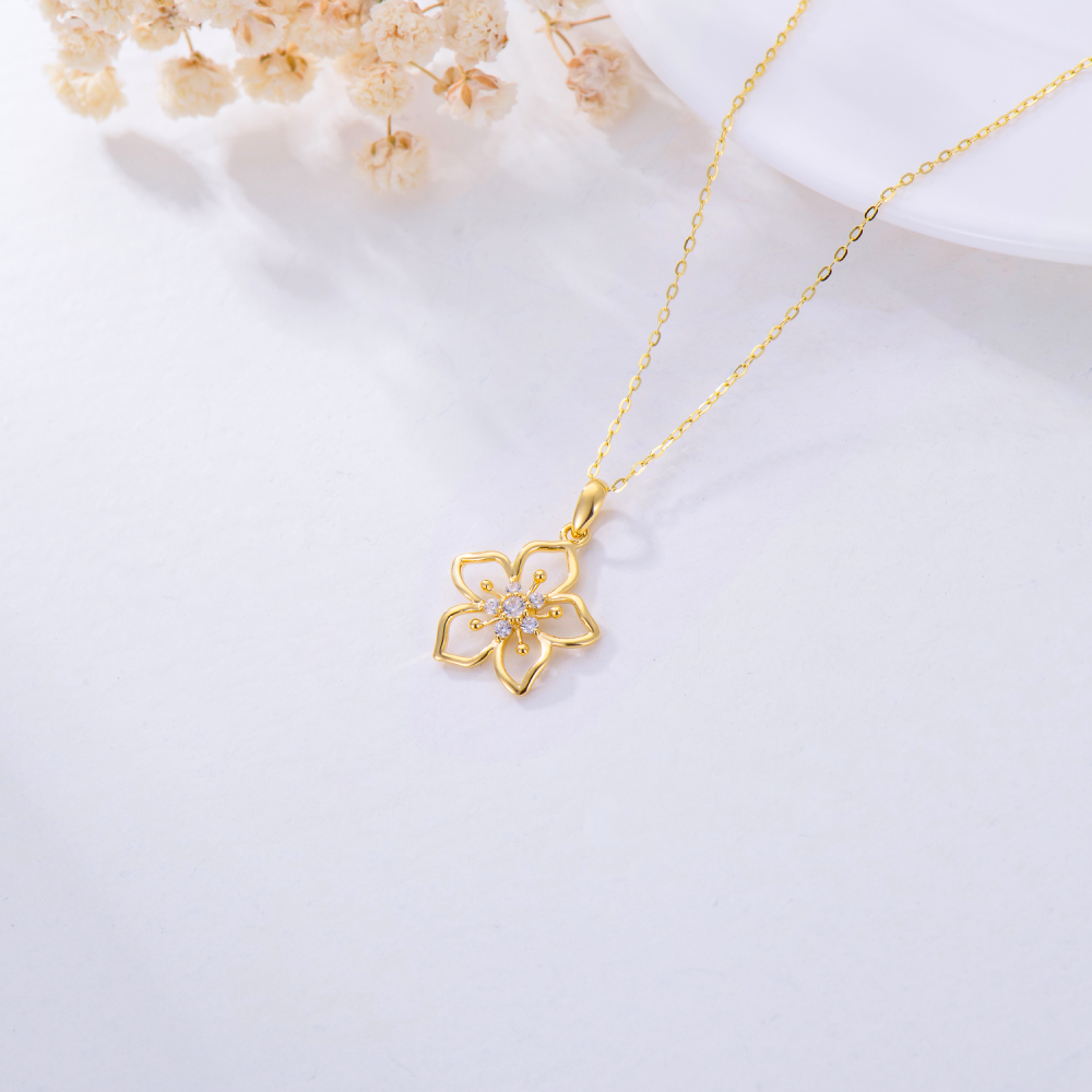 Collar con colgante de flor de cerezo y moissanita redonda en oro de 14 quilates-4