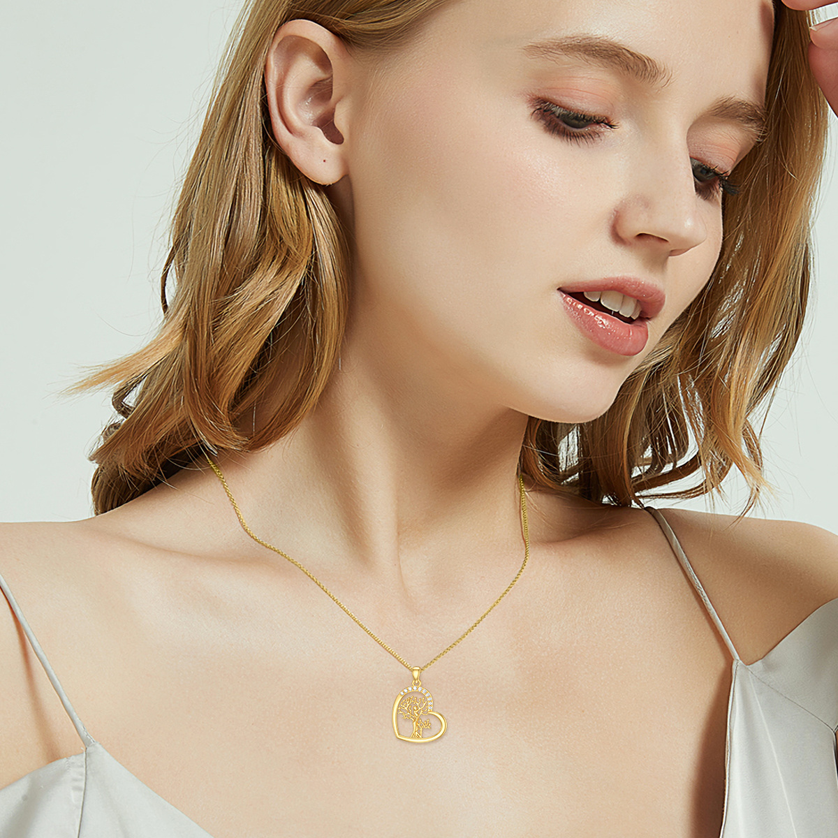 Collana con ciondolo a forma di albero della vita in moissanite rotonda in oro 14K con cuore di madre e figlia-2