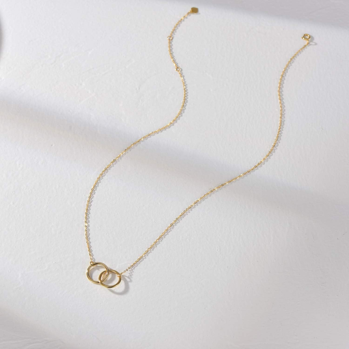 Collar con colgante redondo de oro de 14 quilates-4