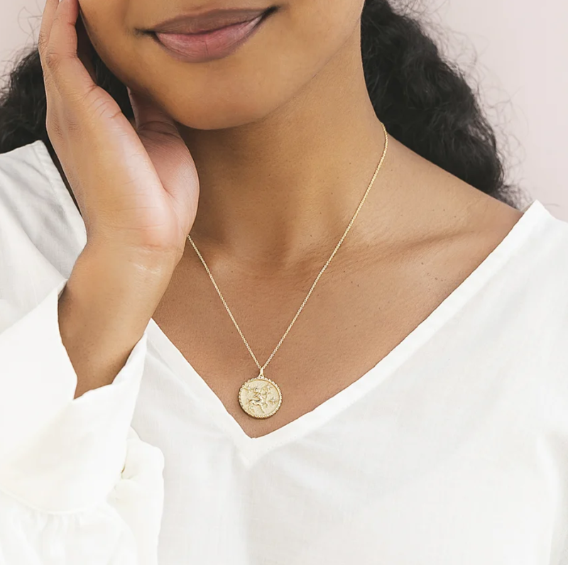 Collar con colgante de medallón de diamantes del signo zodiacal Sagitario en oro de 10 quilates-2