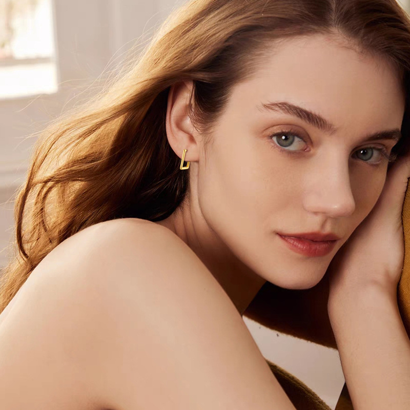 Brincos quadrados em prata de lei com banho de ouro amarelo-2