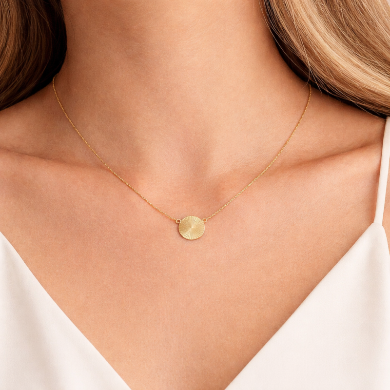 Collar con colgante de sol de oro de 14 quilates-2