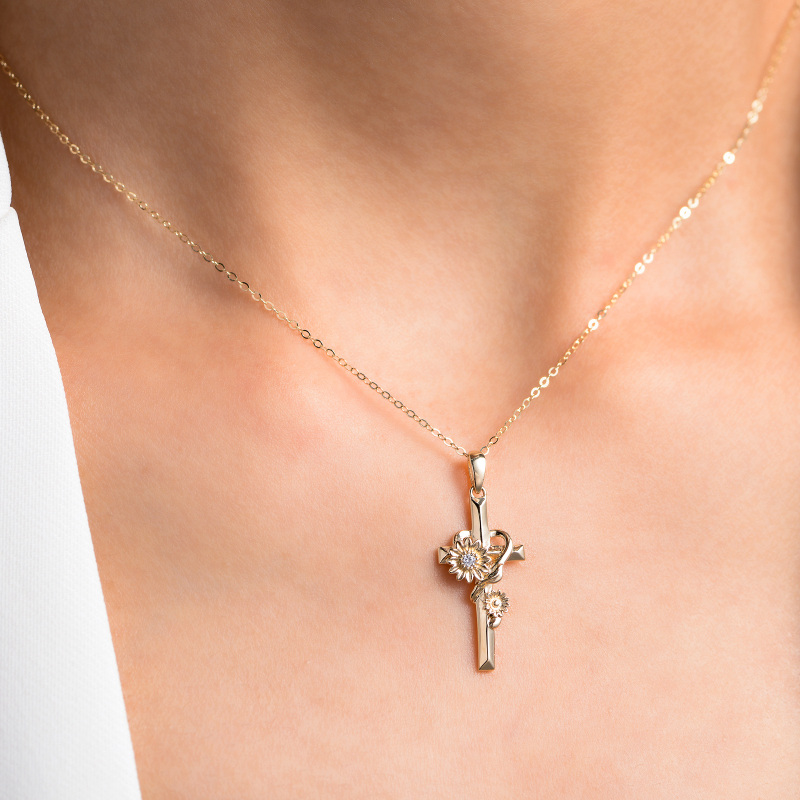 Colar com pendente cruz de girassol e zircónias cúbicas em ouro 10K-2