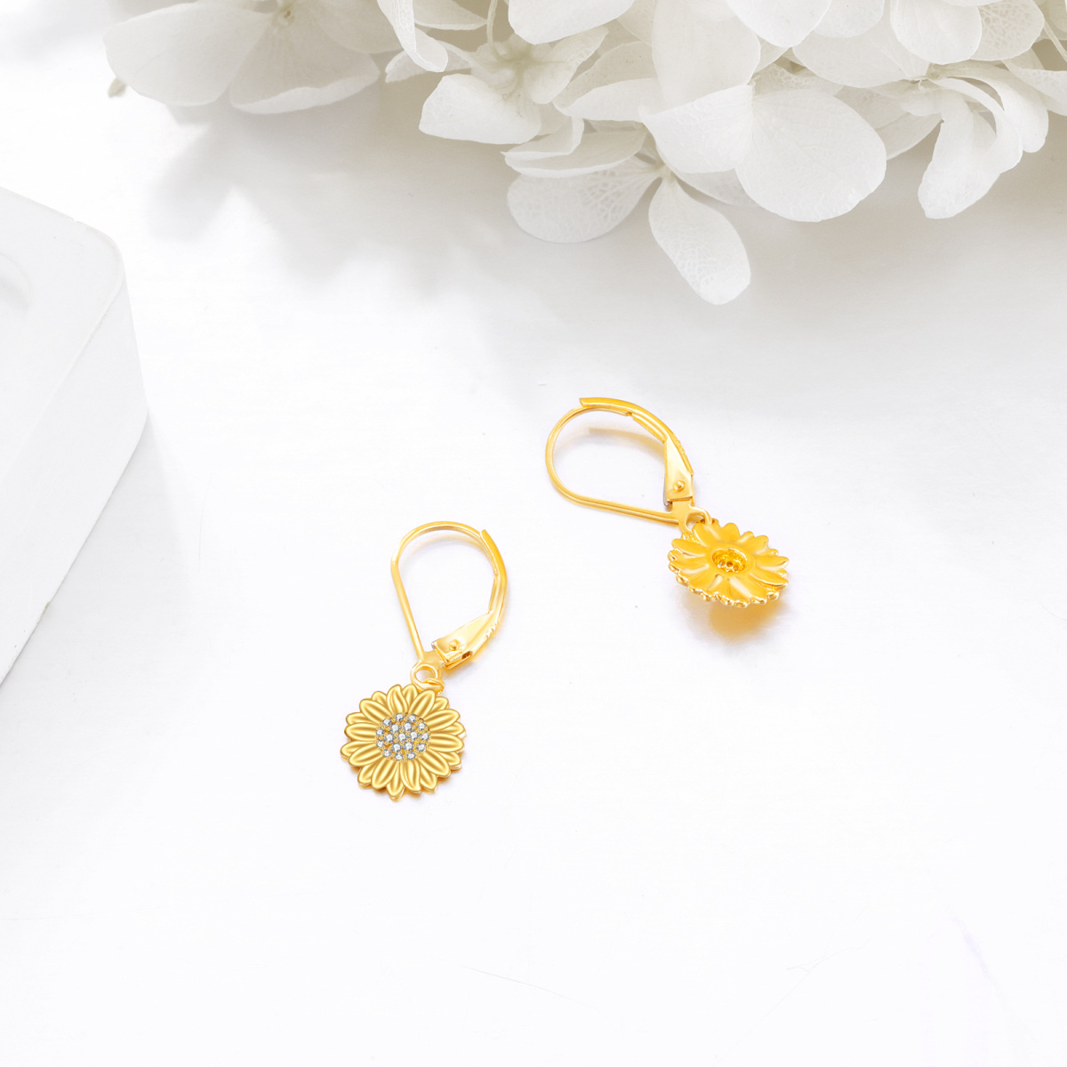 Pendientes de oro de 14 quilates con cierre de palanca y diseño de girasol y circonita cúbica-3