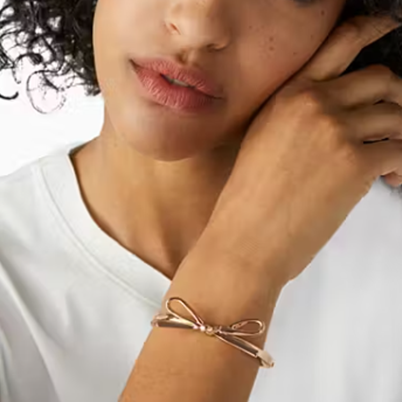 Bracciale rigido con ciondolo a fiocco in argento sterling placcato oro rosa-2