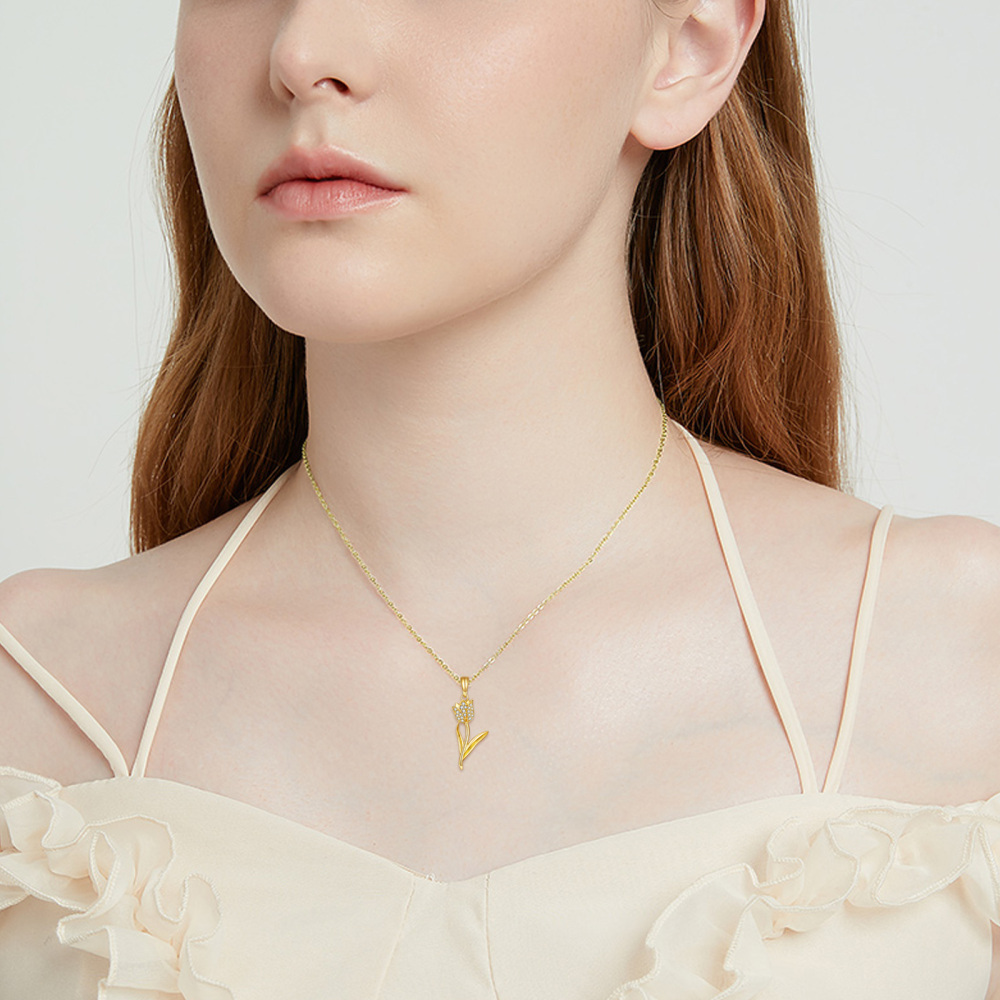 Collar con colgante de tulipán con circonita cúbica en forma circular de oro rosa de 10 quilates-2