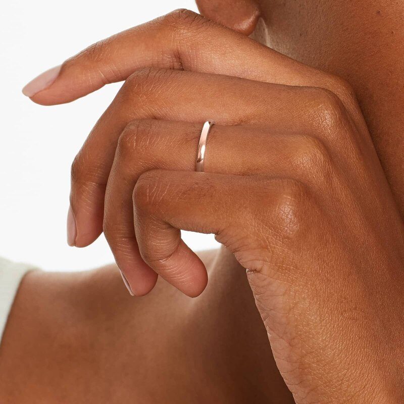 Alianza de boda de oro rosa de 10 quilates con contorno de 2 mm-3