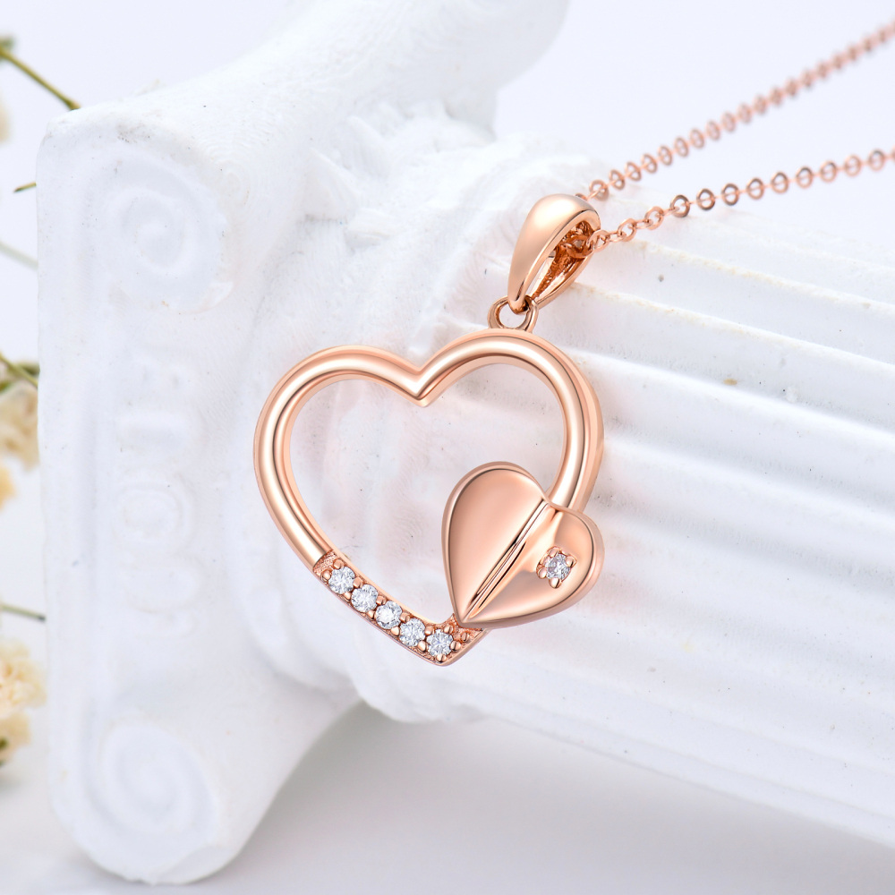 Collar con colgante de doble corazón de moissanita de oro rosa de 14 quilates para mujer-4