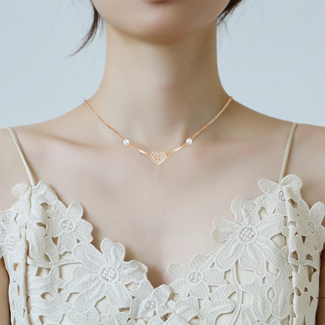 Collana con ciondolo a cuore in oro rosa 14K con moissanite e perle-2