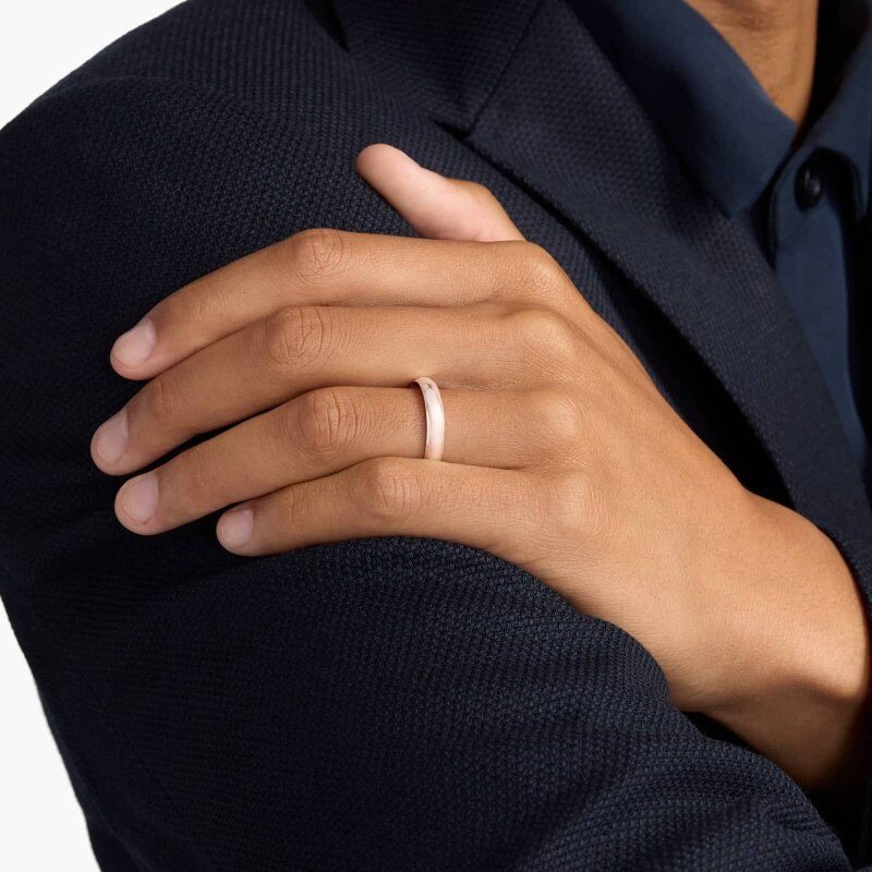 Alianza de boda clásica tradicional de oro rosa de 18 k ligeramente curvada de 4 mm-3