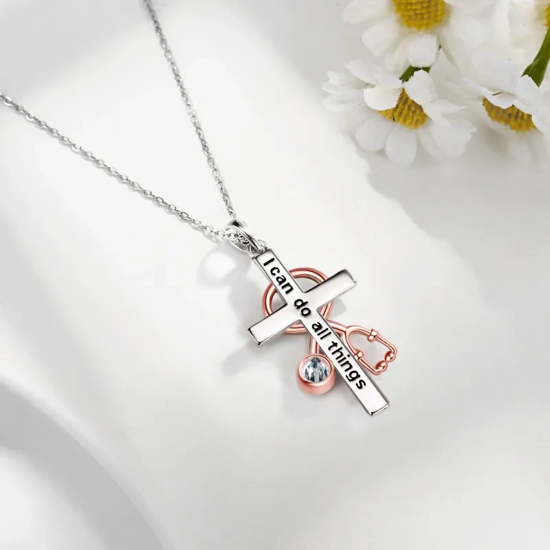 Collar con colgante de cruz y estetoscopio en plata de 14 quilates y oro rosa, con palabra grabada-4