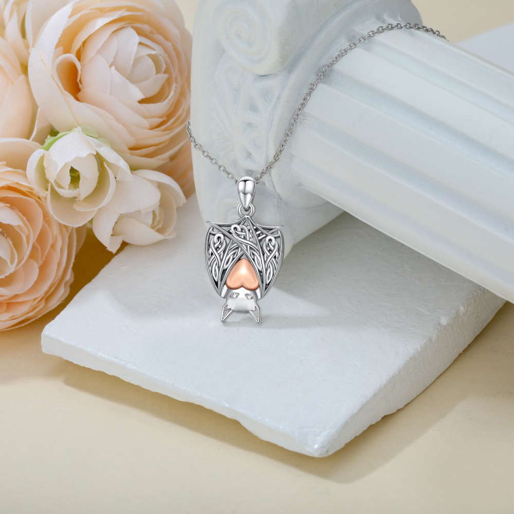 Colar de Pingente de Morcego e Coração em Prata 10K e Ouro Rosa com Moissanita-3