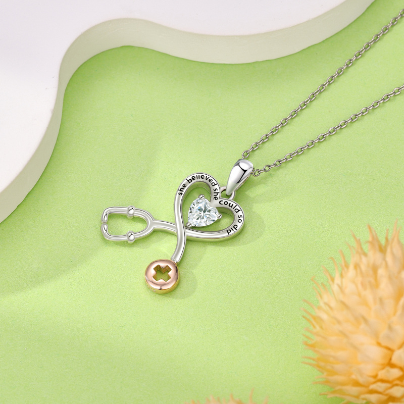 Colar com pendente estetoscópio em forma de coração, zircónia cúbica bicolor, prata de lei, com palavra gravada-3