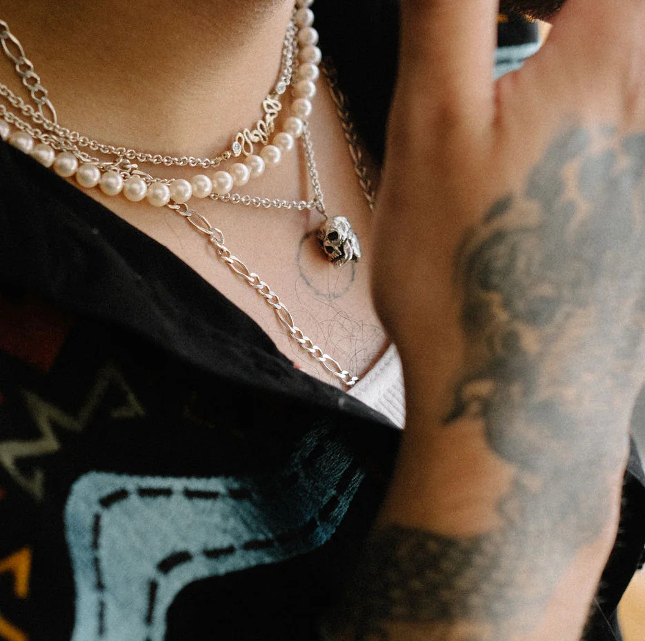 Pendente em prata de lei com diamantes pretos e brancos e vida após a morte-2