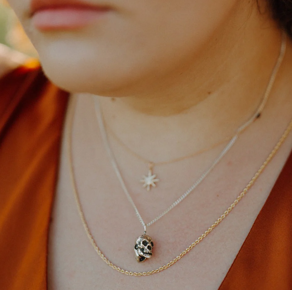 Pendente em prata de lei com diamantes pretos e brancos e vida após a morte-3