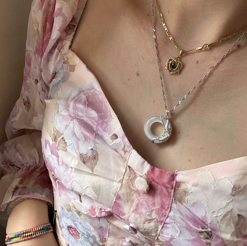 Collar de la suerte con koi de jade blanco y piedras de Buda en plata de ley-2