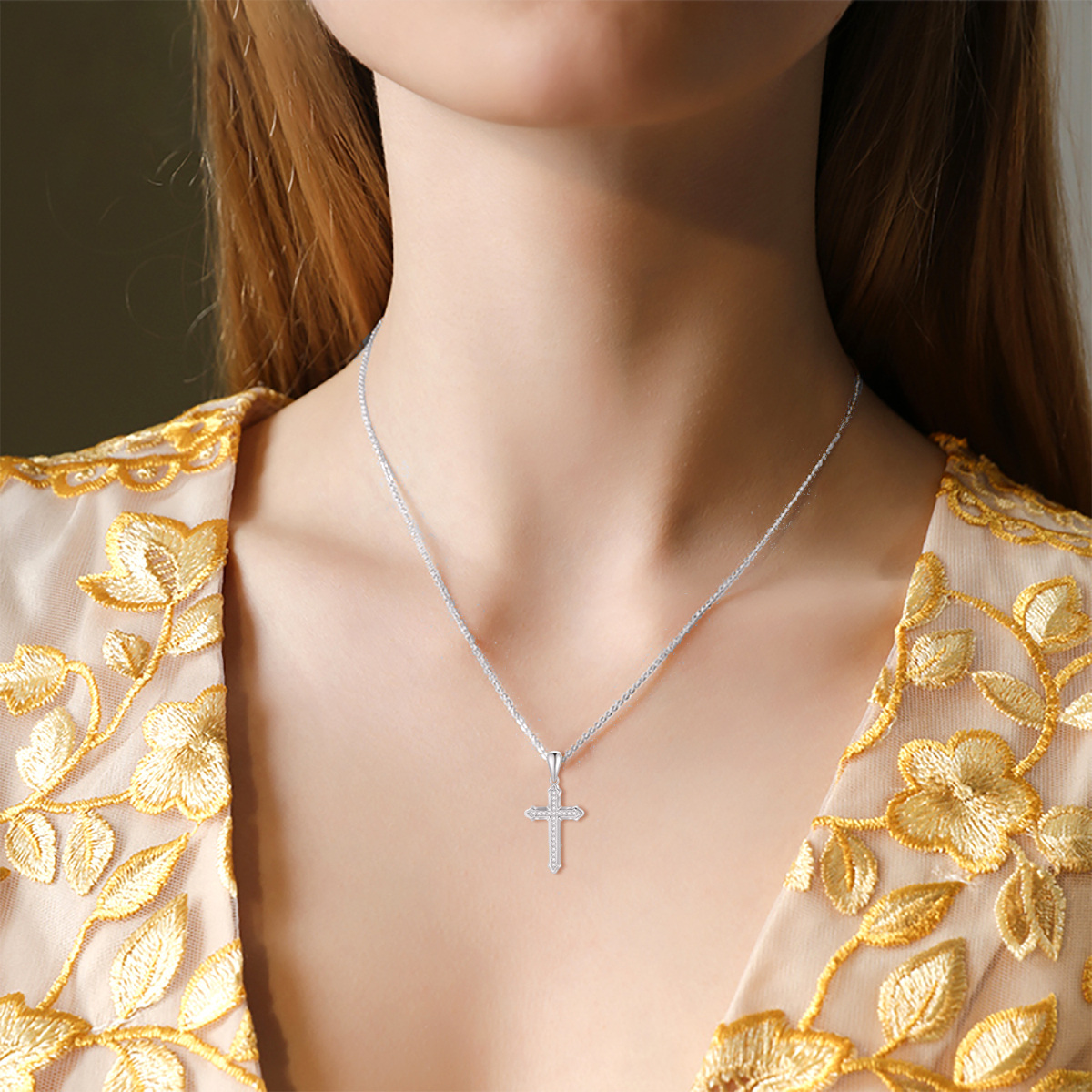 Collier en or blanc 14K avec pendentif croix en Moissanite de forme circulaire-2