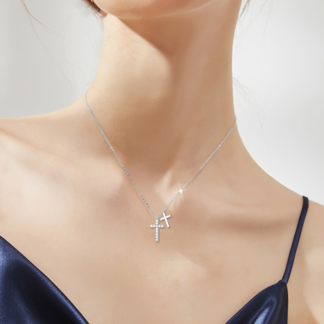 Collana con ciondolo a croce in oro bianco 14K con zirconia cubica-2