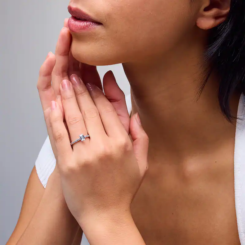 Anillo de compromiso para parejas con grabado personalizado de diamantes creados en laboratorio de 1 quilates en oro blanco de 14 quilates-2